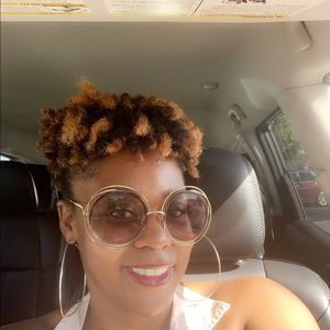 Meet your Posher, Crystal